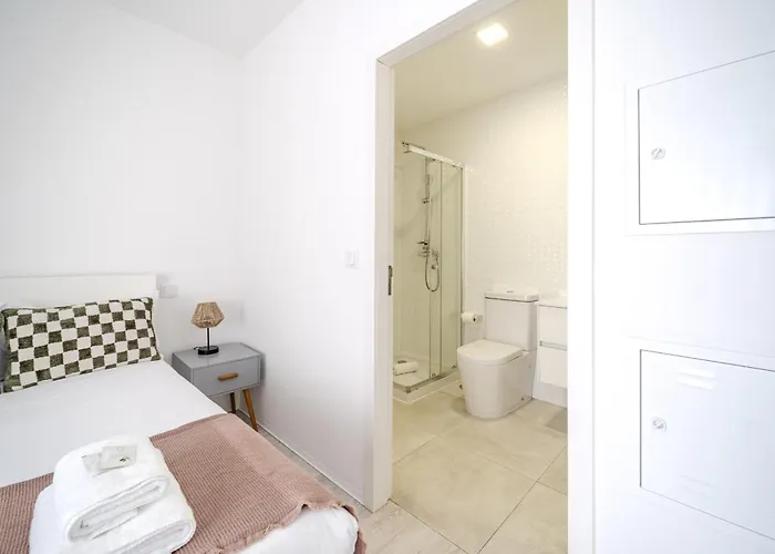 Lägenhet By House And People *