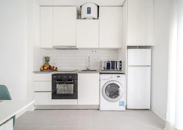 By House And People 公寓 *