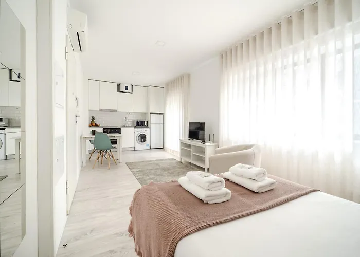 By House And People 公寓